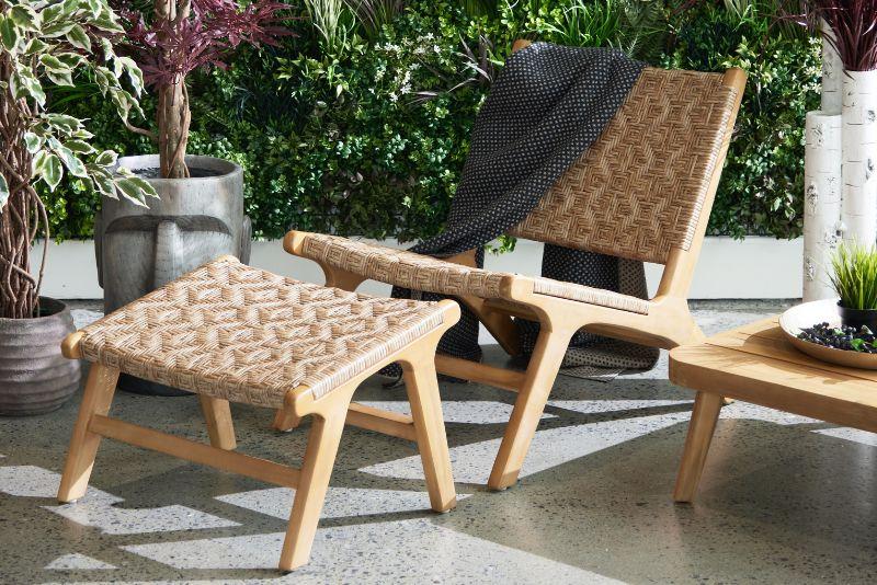 High end store outdoor lounge chairs